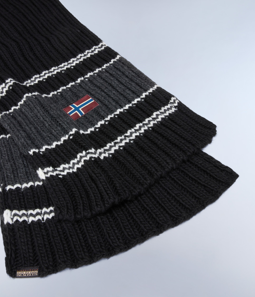 F-AREUSE SCARF BLACK 041