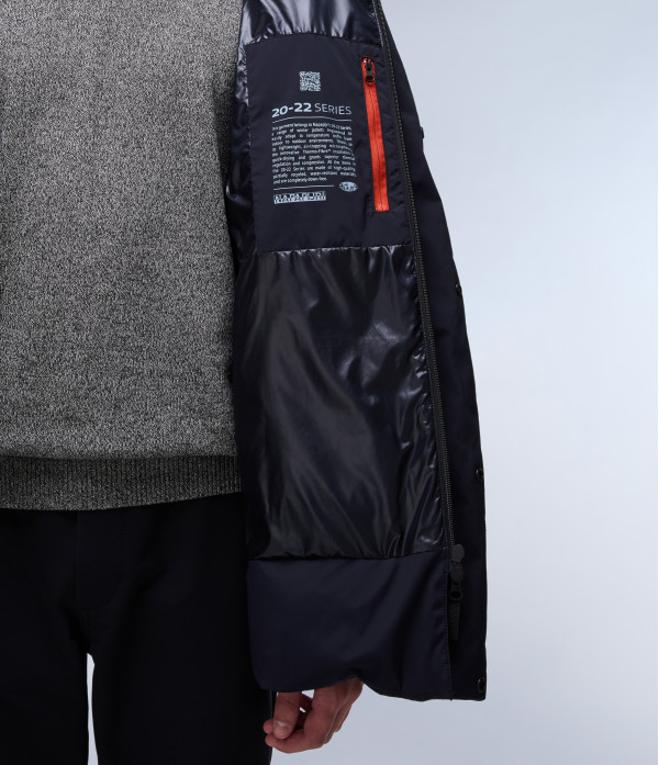 20-22 PUF L BLACK 041