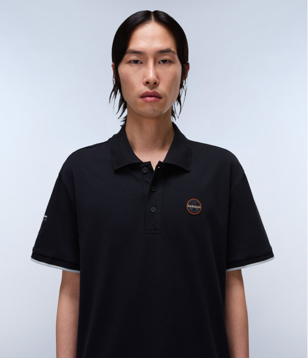 E-BADGE SUM BLACK 041